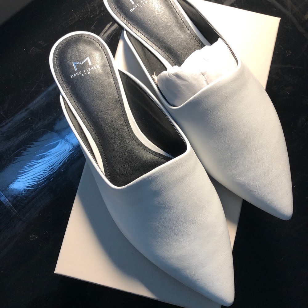 SIZE 8 MARC FISHER SHEEN MULE WHITE LEATHER